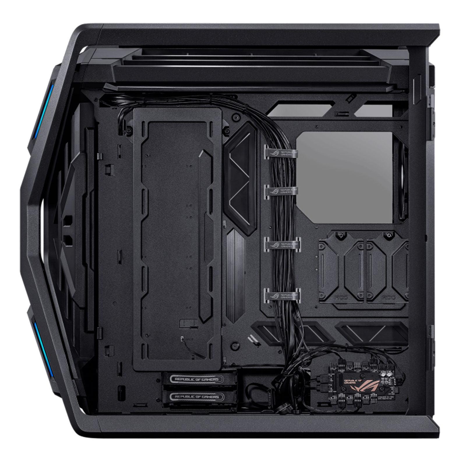 ROG Hyperion GR701, Cases