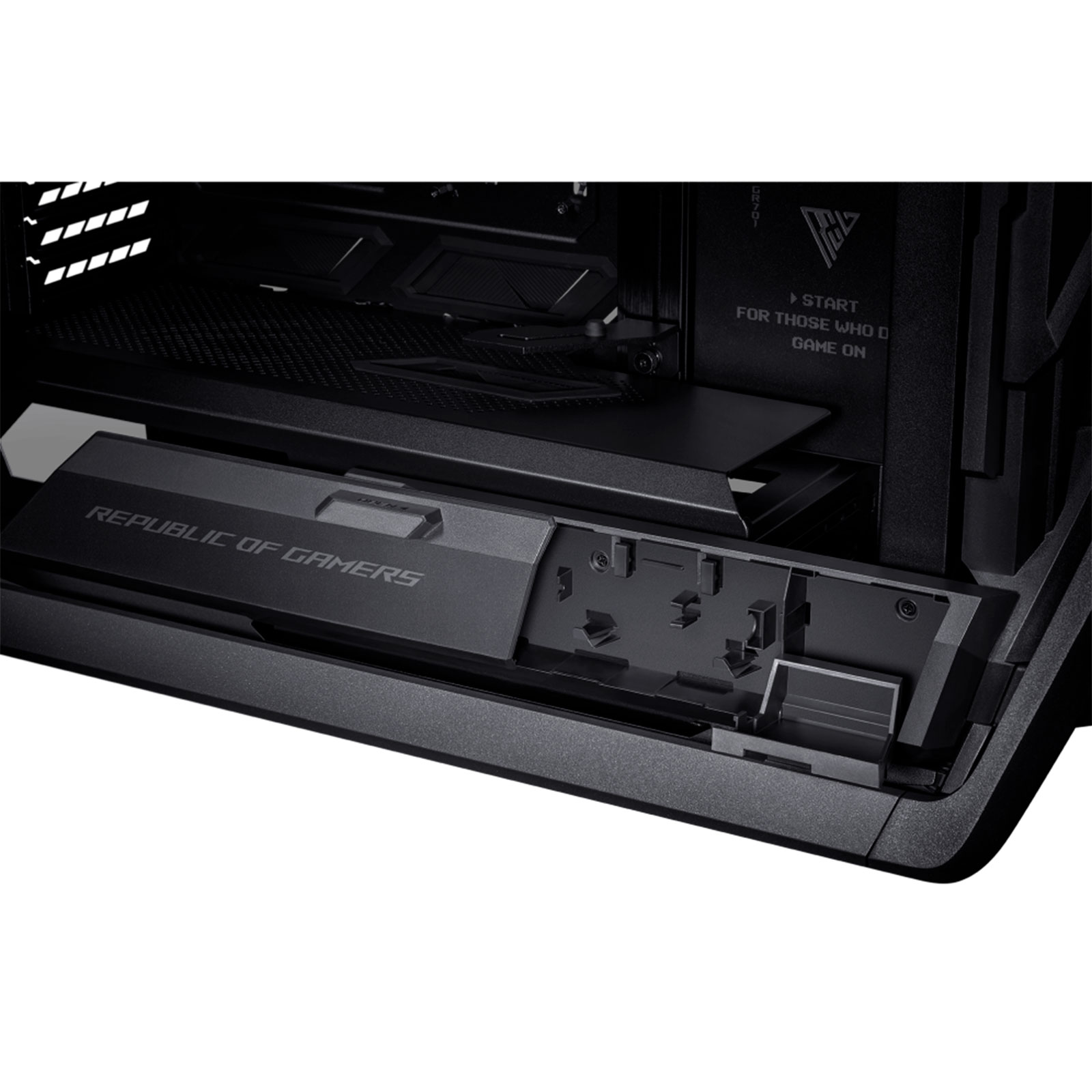 The ASUS ROG Hyperion GR701 chassis looks like it came from the